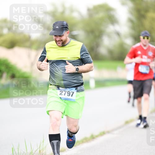 07.04.2024 - 43. Internationalen Wilhelmsburger Insellauf Dr. Thomas Lammeyer http://msf.ph/oto/6041510 07.04.2024 10:38:31 Laufen 2797 meine-sportfotos.de