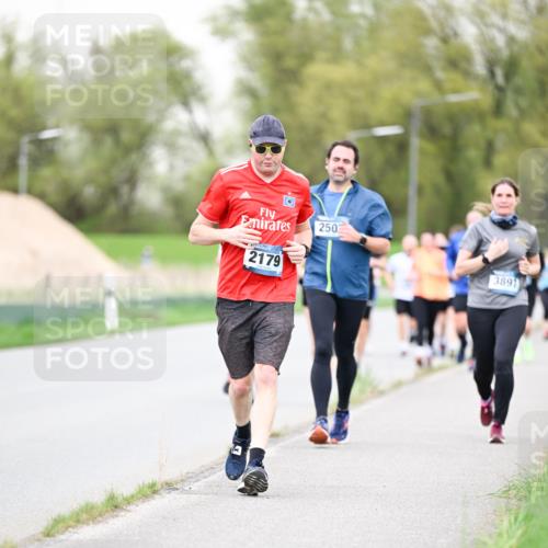 07.04.2024 - 43. Internationalen Wilhelmsburger Insellauf Dr. Thomas Lammeyer http://msf.ph/oto/6041516 07.04.2024 10:38:31 Laufen 2179, 250, 3891 meine-sportfotos.de