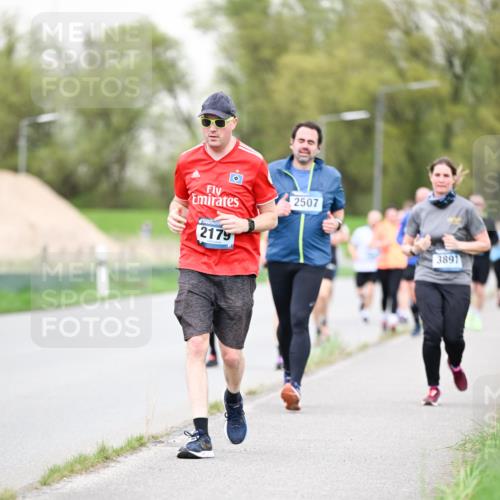 07.04.2024 - 43. Internationalen Wilhelmsburger Insellauf Dr. Thomas Lammeyer http://msf.ph/oto/6041521 07.04.2024 10:38:32 Laufen 2179, 2507, 3891 meine-sportfotos.de