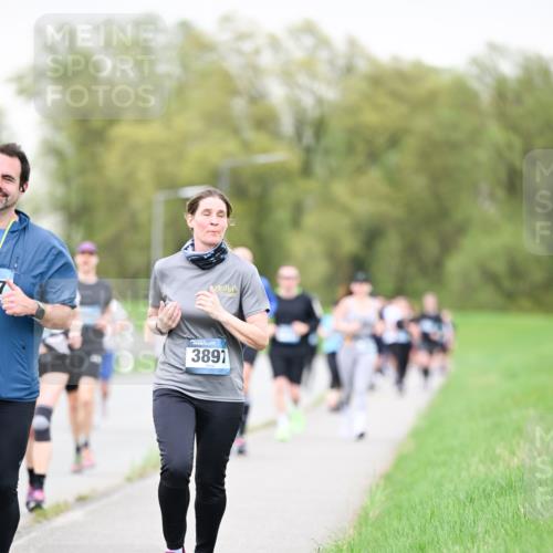 07.04.2024 - 43. Internationalen Wilhelmsburger Insellauf Dr. Thomas Lammeyer http://msf.ph/oto/6041545 07.04.2024 10:38:35 Laufen 3891 meine-sportfotos.de