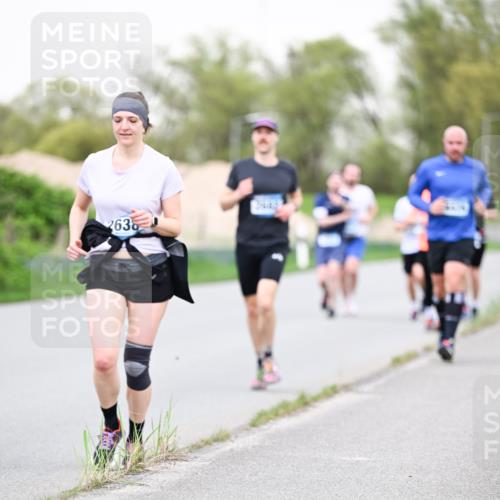 07.04.2024 - 43. Internationalen Wilhelmsburger Insellauf Dr. Thomas Lammeyer http://msf.ph/oto/6041555 07.04.2024 10:38:40 Laufen 2638 meine-sportfotos.de