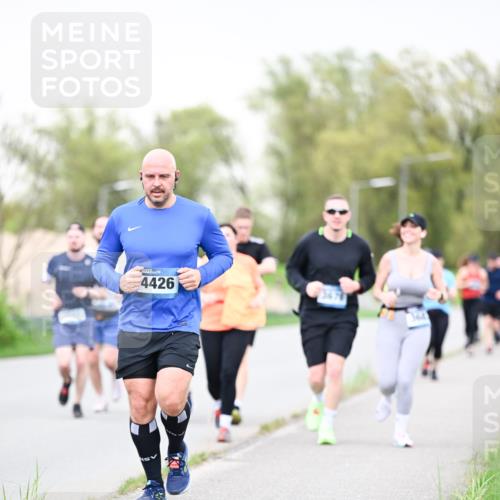 07.04.2024 - 43. Internationalen Wilhelmsburger Insellauf Dr. Thomas Lammeyer http://msf.ph/oto/6041585 07.04.2024 10:38:43 Laufen 4, 4426, 364 meine-sportfotos.de