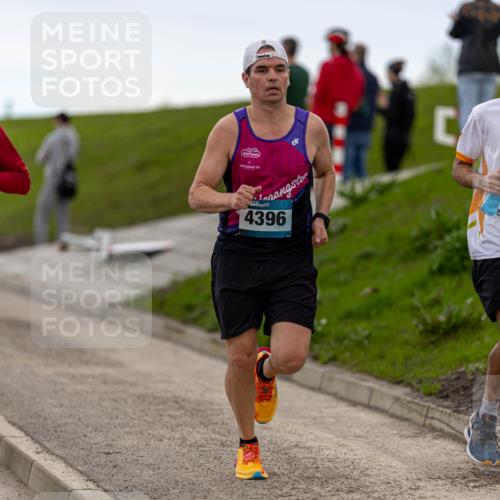 07.04.2024 - 43. Internationalen Wilhelmsburger Insellauf Michael Strokosch http://msf.ph/oto/6041593 07.04.2024 10:35:24 Laufen 3838, 4396, 3340 meine-sportfotos.de