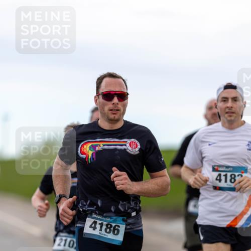 07.04.2024 - 43. Internationalen Wilhelmsburger Insellauf Michael Strokosch http://msf.ph/oto/6041601 07.04.2024 10:35:31 Laufen 210, 1910, 4186, 4182 meine-sportfotos.de