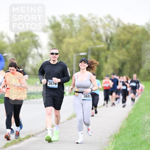 07.04.2024 - 43. Internationalen Wilhelmsburger Insellauf Dr. Thomas Lammeyer http://msf.ph/oto/6041604 07.04.2024 10:38:45 Laufen 3676, 3683 meine-sportfotos.de
