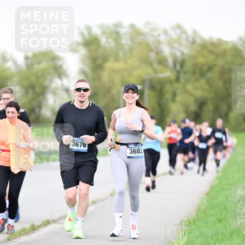 07.04.2024 - 43. Internationalen Wilhelmsburger Insellauf Dr. Thomas Lammeyer http://msf.ph/oto/6041612 07.04.2024 10:38:46 Laufen 3676, 3683 meine-sportfotos.de