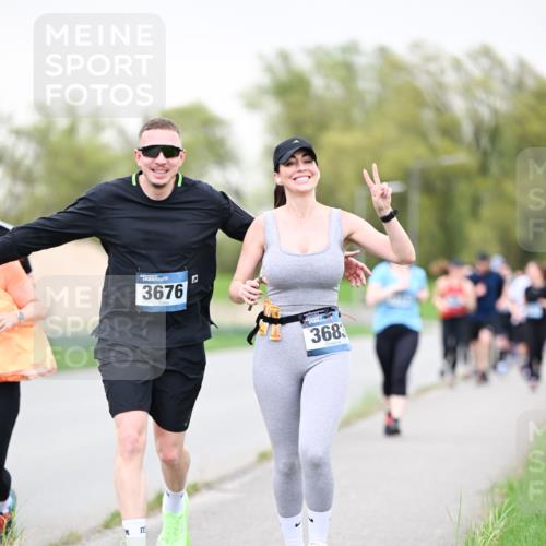 07.04.2024 - 43. Internationalen Wilhelmsburger Insellauf Dr. Thomas Lammeyer http://msf.ph/oto/6041629 07.04.2024 10:38:47 Laufen 3676, 3683 meine-sportfotos.de