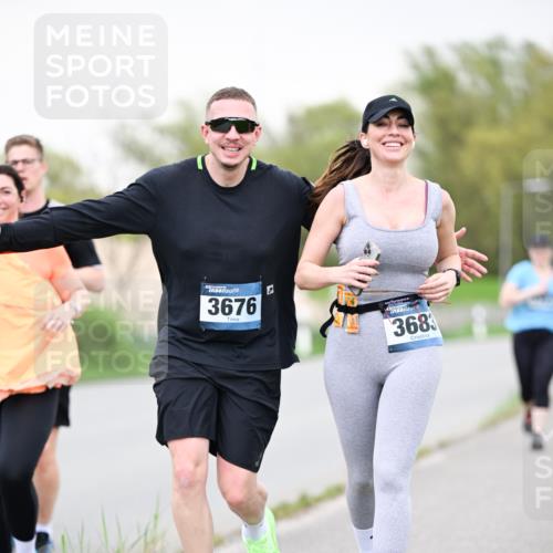 07.04.2024 - 43. Internationalen Wilhelmsburger Insellauf Dr. Thomas Lammeyer http://msf.ph/oto/6041642 07.04.2024 10:38:48 Laufen 3676, 3683 meine-sportfotos.de