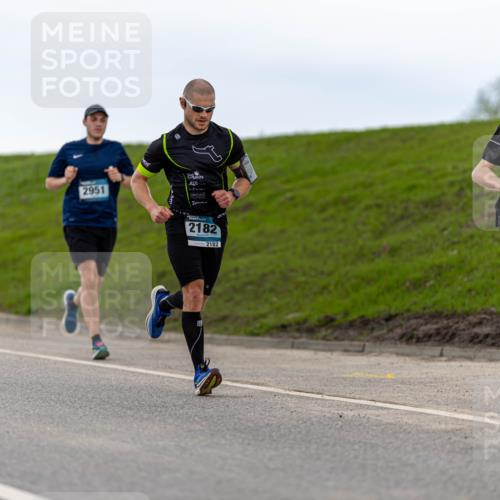07.04.2024 - 43. Internationalen Wilhelmsburger Insellauf Michael Strokosch http://msf.ph/oto/6041643 07.04.2024 10:36:02 Laufen 2951, 2182, 2182, 3102 meine-sportfotos.de