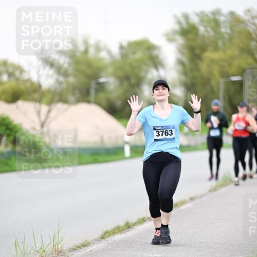 07.04.2024 - 43. Internationalen Wilhelmsburger Insellauf Dr. Thomas Lammeyer http://msf.ph/oto/6041685 07.04.2024 10:38:52 Laufen 3763 meine-sportfotos.de