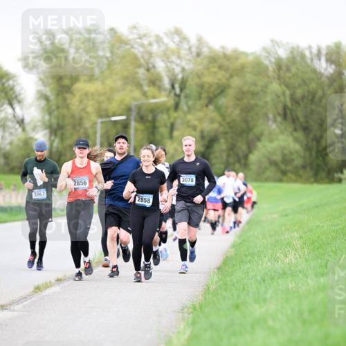 07.04.2024 - 43. Internationalen Wilhelmsburger Insellauf Dr. Thomas Lammeyer http://msf.ph/oto/6041711 07.04.2024 10:38:55 Laufen 3067, 2856, 2858, 3078 meine-sportfotos.de