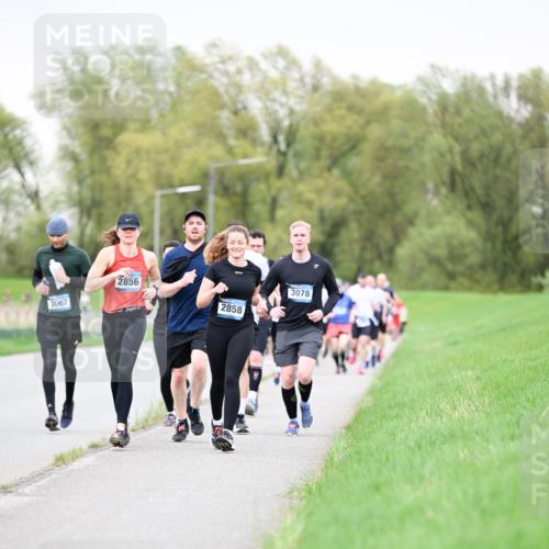 07.04.2024 - 43. Internationalen Wilhelmsburger Insellauf Dr. Thomas Lammeyer http://msf.ph/oto/6041713 07.04.2024 10:38:55 Laufen 2856, 3067 meine-sportfotos.de