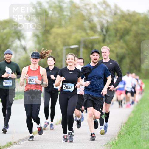 07.04.2024 - 43. Internationalen Wilhelmsburger Insellauf Dr. Thomas Lammeyer http://msf.ph/oto/6041723 07.04.2024 10:38:58 Laufen 3067, 285, 2858 meine-sportfotos.de