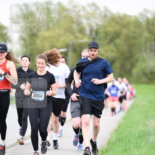 07.04.2024 - 43. Internationalen Wilhelmsburger Insellauf Dr. Thomas Lammeyer http://msf.ph/oto/6041733 07.04.2024 10:38:59 Laufen 6, 2858 meine-sportfotos.de