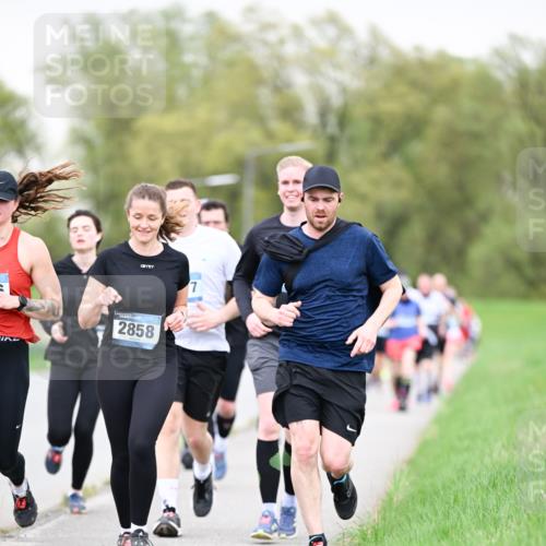 07.04.2024 - 43. Internationalen Wilhelmsburger Insellauf Dr. Thomas Lammeyer http://msf.ph/oto/6041735 07.04.2024 10:38:59 Laufen 2858, 7 meine-sportfotos.de