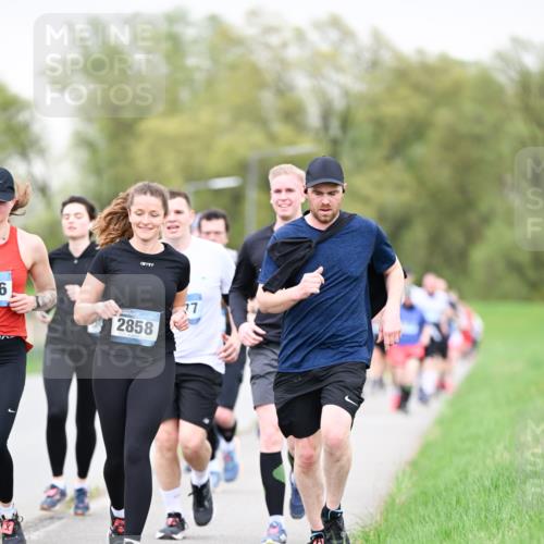 07.04.2024 - 43. Internationalen Wilhelmsburger Insellauf Dr. Thomas Lammeyer http://msf.ph/oto/6041737 07.04.2024 10:38:59 Laufen 6, 2858, 77 meine-sportfotos.de