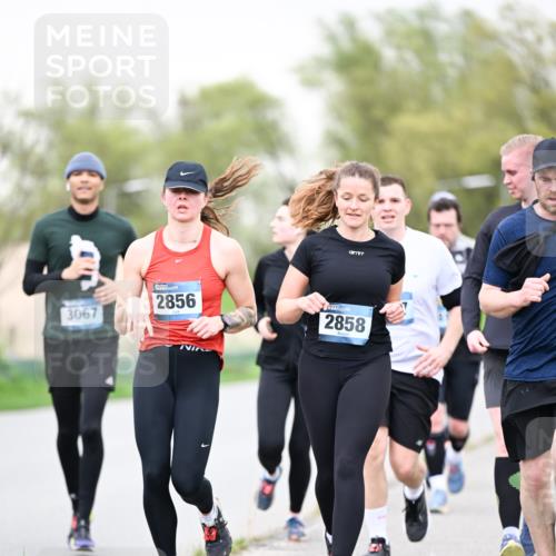 07.04.2024 - 43. Internationalen Wilhelmsburger Insellauf Dr. Thomas Lammeyer http://msf.ph/oto/6041743 07.04.2024 10:39:00 Laufen 3067, 2856, 2858 meine-sportfotos.de