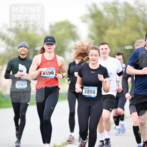 07.04.2024 - 43. Internationalen Wilhelmsburger Insellauf Dr. Thomas Lammeyer http://msf.ph/oto/6041745 07.04.2024 10:39:00 Laufen 3067, 2656, 2858 meine-sportfotos.de