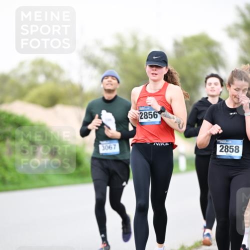 07.04.2024 - 43. Internationalen Wilhelmsburger Insellauf Dr. Thomas Lammeyer http://msf.ph/oto/6041749 07.04.2024 10:39:00 Laufen 2856, 3067, 2858 meine-sportfotos.de