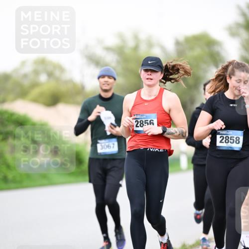 07.04.2024 - 43. Internationalen Wilhelmsburger Insellauf Dr. Thomas Lammeyer http://msf.ph/oto/6041751 07.04.2024 10:39:01 Laufen 3067, 2856, 2858 meine-sportfotos.de