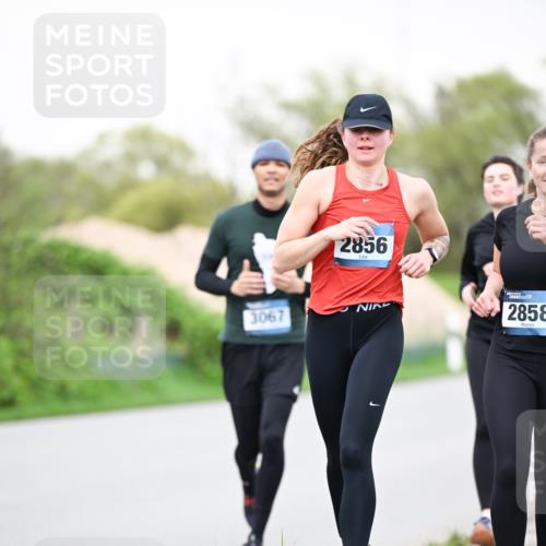 07.04.2024 - 43. Internationalen Wilhelmsburger Insellauf Dr. Thomas Lammeyer http://msf.ph/oto/6041755 07.04.2024 10:39:01 Laufen 2856, 3067, 2858 meine-sportfotos.de