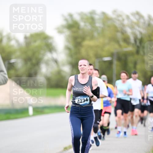 07.04.2024 - 43. Internationalen Wilhelmsburger Insellauf Dr. Thomas Lammeyer http://msf.ph/oto/6041781 07.04.2024 10:39:07 Laufen 4234 meine-sportfotos.de
