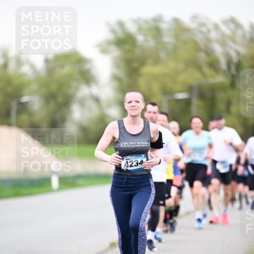 07.04.2024 - 43. Internationalen Wilhelmsburger Insellauf Dr. Thomas Lammeyer http://msf.ph/oto/6041788 07.04.2024 10:39:07 Laufen 4, 4234 meine-sportfotos.de