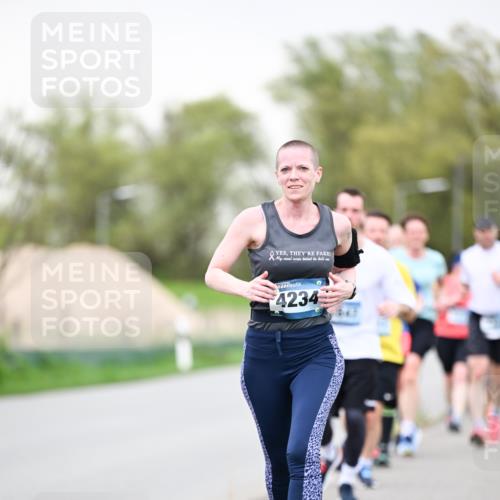 07.04.2024 - 43. Internationalen Wilhelmsburger Insellauf Dr. Thomas Lammeyer http://msf.ph/oto/6041801 07.04.2024 10:39:08 Laufen 4234 meine-sportfotos.de