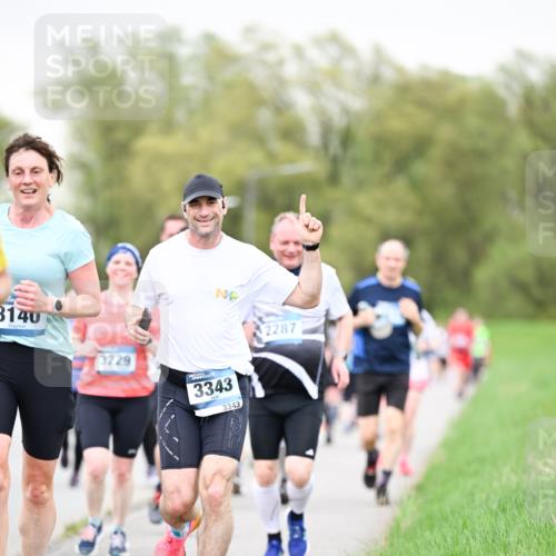 07.04.2024 - 43. Internationalen Wilhelmsburger Insellauf Dr. Thomas Lammeyer http://msf.ph/oto/6041846 07.04.2024 10:39:13 Laufen 3140, 3229, 3343, 3343, 2287 meine-sportfotos.de