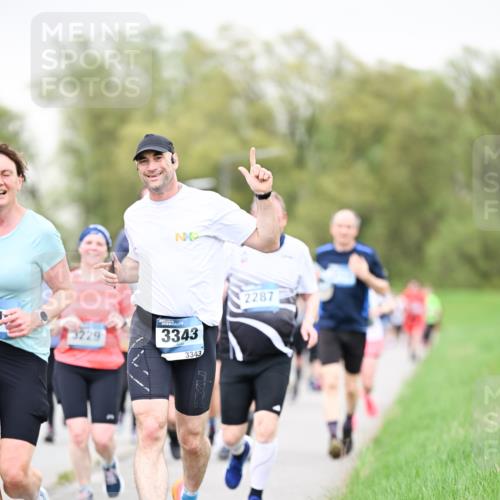07.04.2024 - 43. Internationalen Wilhelmsburger Insellauf Dr. Thomas Lammeyer http://msf.ph/oto/6041850 07.04.2024 10:39:13 Laufen 3229, 3343, 3343, 2287 meine-sportfotos.de