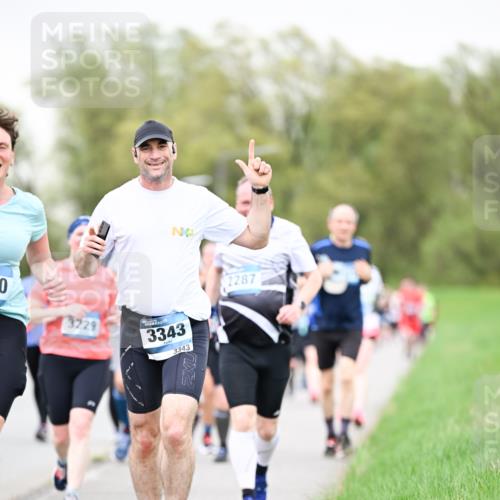 07.04.2024 - 43. Internationalen Wilhelmsburger Insellauf Dr. Thomas Lammeyer http://msf.ph/oto/6041853 07.04.2024 10:39:14 Laufen 0, 3229, 3343, 3343, 2287 meine-sportfotos.de