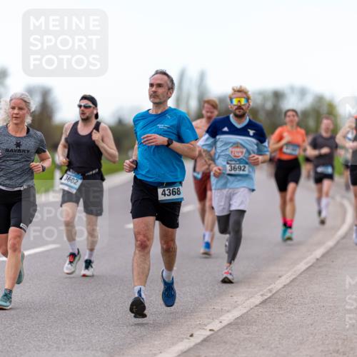 07.04.2024 - 43. Internationalen Wilhelmsburger Insellauf Michael Strokosch http://msf.ph/oto/6041855 07.04.2024 10:38:58 Laufen 3602, 4368, 3692 meine-sportfotos.de