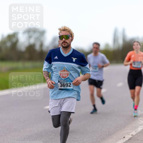 07.04.2024 - 43. Internationalen Wilhelmsburger Insellauf Michael Strokosch http://msf.ph/oto/6041861 07.04.2024 10:39:00 Laufen 4368, 3692, 3377 meine-sportfotos.de