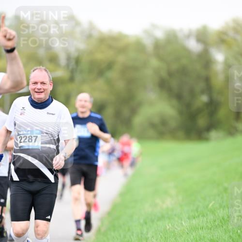 07.04.2024 - 43. Internationalen Wilhelmsburger Insellauf Dr. Thomas Lammeyer http://msf.ph/oto/6041870 07.04.2024 10:39:15 Laufen 2287 meine-sportfotos.de