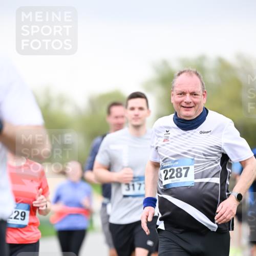 07.04.2024 - 43. Internationalen Wilhelmsburger Insellauf Dr. Thomas Lammeyer http://msf.ph/oto/6041880 07.04.2024 10:39:17 Laufen 229, 3171, 2287 meine-sportfotos.de