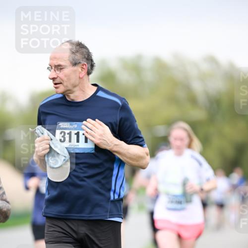 07.04.2024 - 43. Internationalen Wilhelmsburger Insellauf Dr. Thomas Lammeyer http://msf.ph/oto/6041921 07.04.2024 10:39:21 Laufen 3111 meine-sportfotos.de