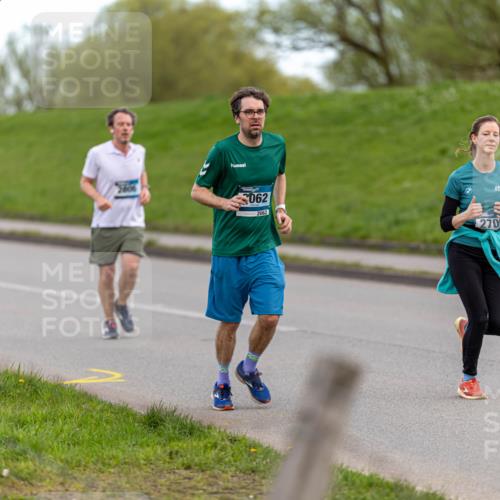 07.04.2024 - 43. Internationalen Wilhelmsburger Insellauf Michael Strokosch http://msf.ph/oto/6041923 07.04.2024 10:52:46 Laufen 7806, 062, 2062, 2700 meine-sportfotos.de