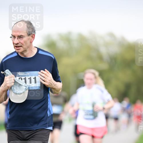 07.04.2024 - 43. Internationalen Wilhelmsburger Insellauf Dr. Thomas Lammeyer http://msf.ph/oto/6041924 07.04.2024 10:39:21 Laufen 111 meine-sportfotos.de
