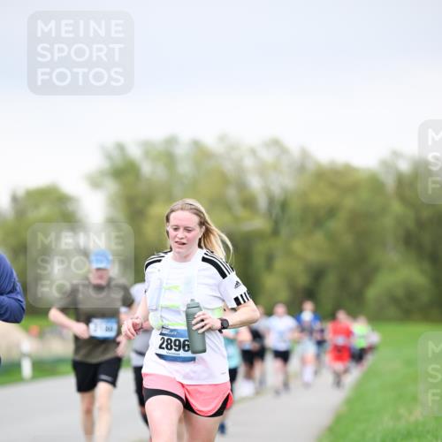 07.04.2024 - 43. Internationalen Wilhelmsburger Insellauf Dr. Thomas Lammeyer http://msf.ph/oto/6041933 07.04.2024 10:39:23 Laufen 2896 meine-sportfotos.de