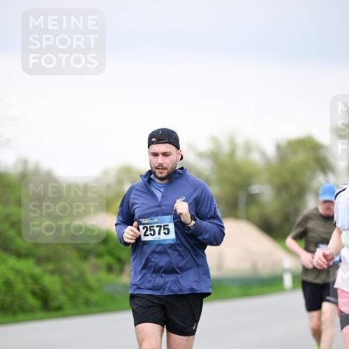 07.04.2024 - 43. Internationalen Wilhelmsburger Insellauf Dr. Thomas Lammeyer http://msf.ph/oto/6041941 07.04.2024 10:39:23 Laufen 2575 meine-sportfotos.de