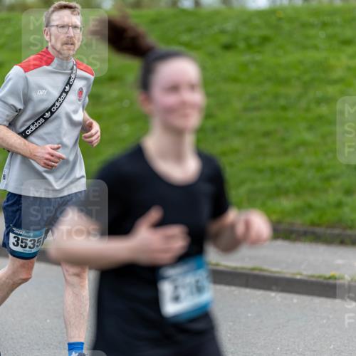 07.04.2024 - 43. Internationalen Wilhelmsburger Insellauf Michael Strokosch http://msf.ph/oto/6041942 07.04.2024 10:52:56 Laufen 3535 meine-sportfotos.de