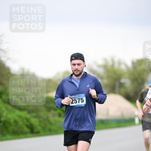 07.04.2024 - 43. Internationalen Wilhelmsburger Insellauf Dr. Thomas Lammeyer http://msf.ph/oto/6041943 07.04.2024 10:39:24 Laufen 2575 meine-sportfotos.de