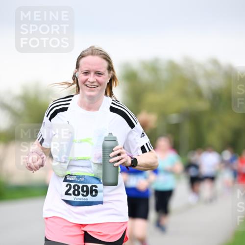 07.04.2024 - 43. Internationalen Wilhelmsburger Insellauf Dr. Thomas Lammeyer http://msf.ph/oto/6041949 07.04.2024 10:39:25 Laufen 2896 meine-sportfotos.de