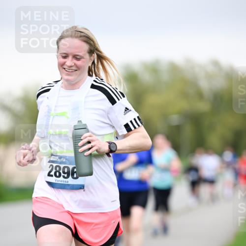07.04.2024 - 43. Internationalen Wilhelmsburger Insellauf Dr. Thomas Lammeyer http://msf.ph/oto/6041951 07.04.2024 10:39:25 Laufen 2896 meine-sportfotos.de