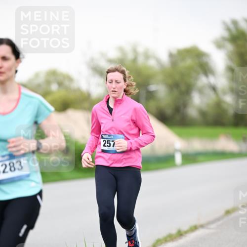 07.04.2024 - 43. Internationalen Wilhelmsburger Insellauf Dr. Thomas Lammeyer http://msf.ph/oto/6041986 07.04.2024 10:39:31 Laufen 283, 257 meine-sportfotos.de