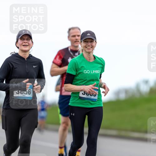 07.04.2024 - 43. Internationalen Wilhelmsburger Insellauf Michael Strokosch http://msf.ph/oto/6041993 07.04.2024 10:53:33 Laufen 3056, 3055 meine-sportfotos.de