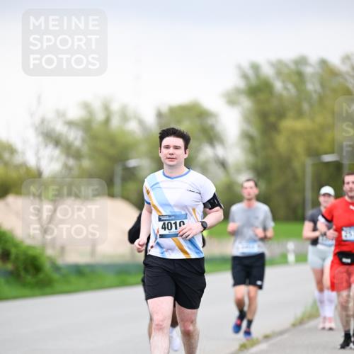 07.04.2024 - 43. Internationalen Wilhelmsburger Insellauf Dr. Thomas Lammeyer http://msf.ph/oto/6042010 07.04.2024 10:39:37 Laufen 4010 meine-sportfotos.de