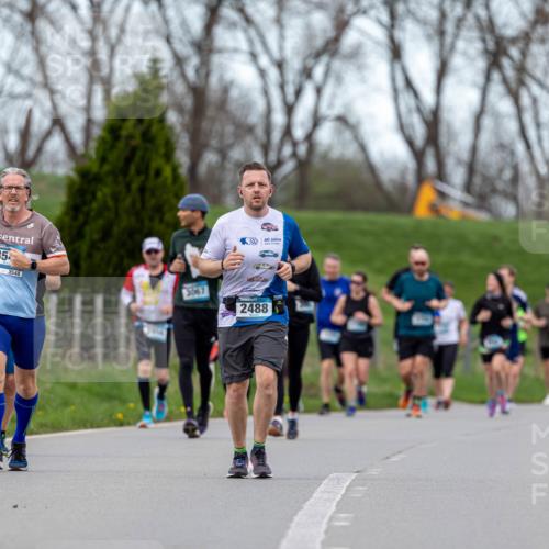 07.04.2024 - 43. Internationalen Wilhelmsburger Insellauf Michael Strokosch http://msf.ph/oto/6042014 07.04.2024 10:55:46 Laufen 35, 3548, 3067, 2488 meine-sportfotos.de