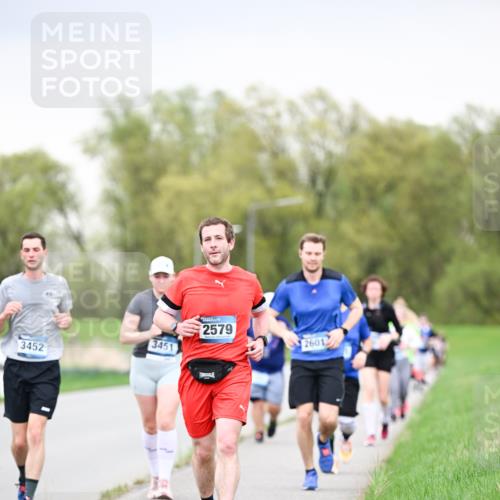07.04.2024 - 43. Internationalen Wilhelmsburger Insellauf Dr. Thomas Lammeyer http://msf.ph/oto/6042021 07.04.2024 10:39:39 Laufen 3452, 3451, 2579, 2601 meine-sportfotos.de