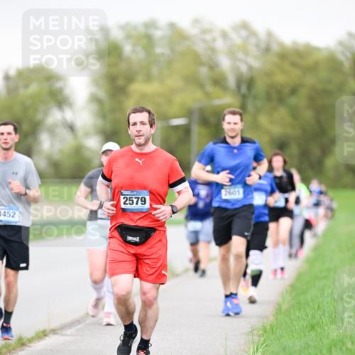 07.04.2024 - 43. Internationalen Wilhelmsburger Insellauf Dr. Thomas Lammeyer http://msf.ph/oto/6042028 07.04.2024 10:39:40 Laufen 3452, 2579, 2601 meine-sportfotos.de